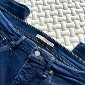 Dark wash Levi’s 311